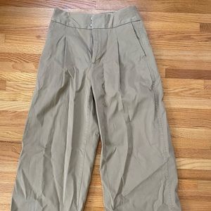 GAP KHAKI HIGH RISE WIDE LEG PANTS.. SIZE 0 (fits like a 2)